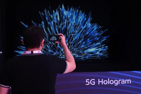 Image for ZTE & Du Demonstrate 5G Live Hologram For 1st Time In MENA Region