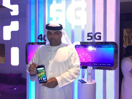 Image for First 5G-Enabled Devices Given Free In The Hands Of du’s First Pre-Registered Customers